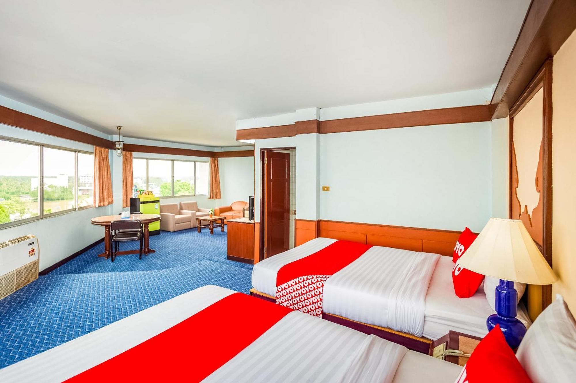 Oyo 441 Grand Thara Hotel Surat Thani Exterior foto