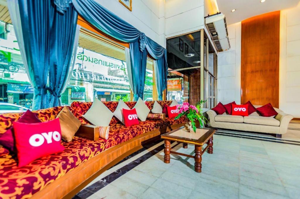 Oyo 441 Grand Thara Hotel Surat Thani Exterior foto