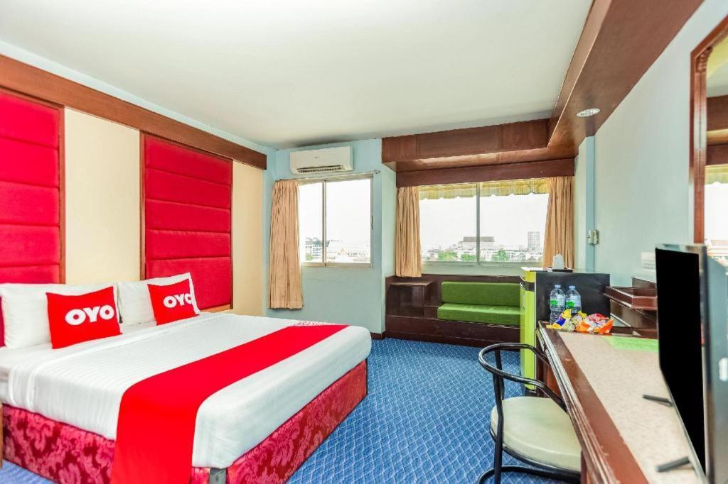 Oyo 441 Grand Thara Hotel Surat Thani Exterior foto