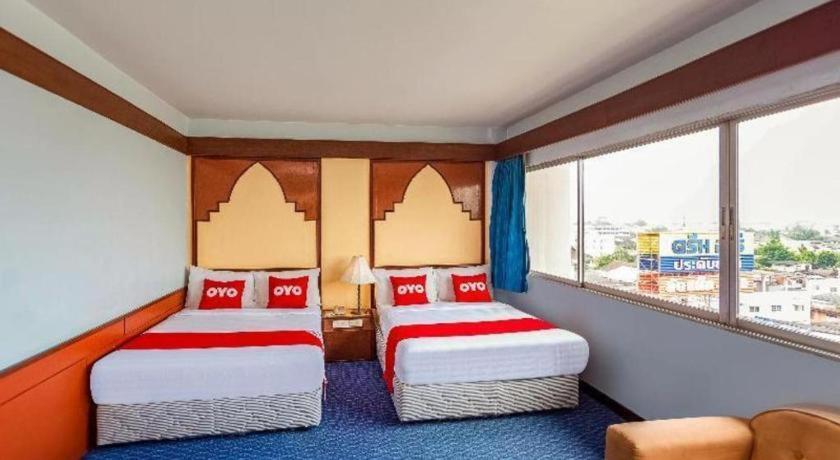 Oyo 441 Grand Thara Hotel Surat Thani Exterior foto